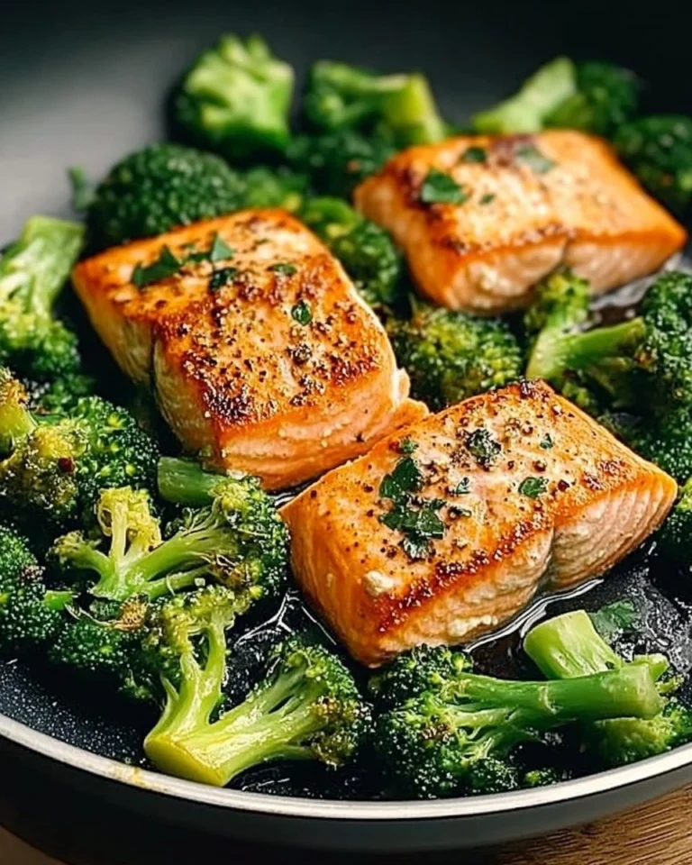 One-Skillet-Garlicky-Salmon-Broccoli-Recipe